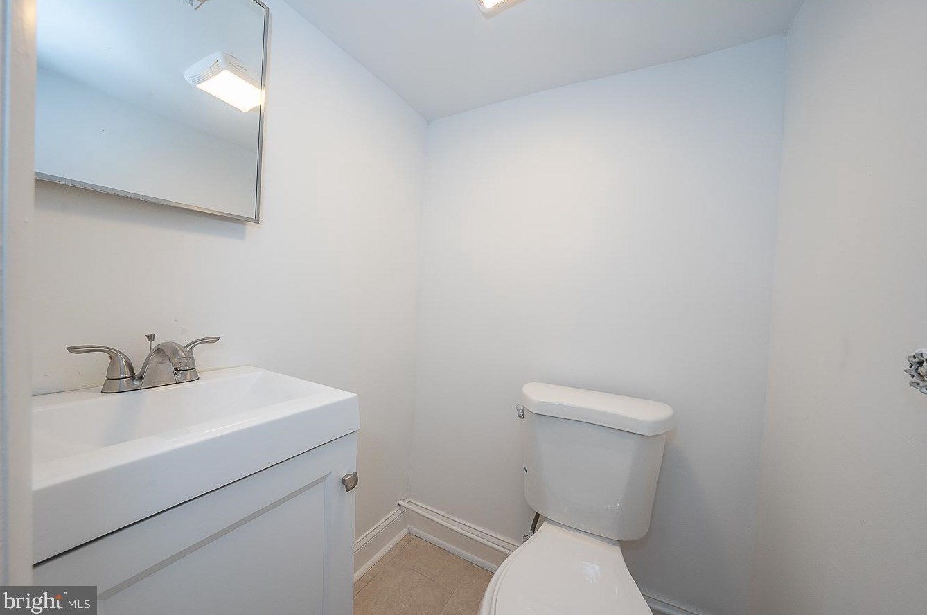 7713 Delphi Pl, Philadelphia PA  19153-1737 exterior