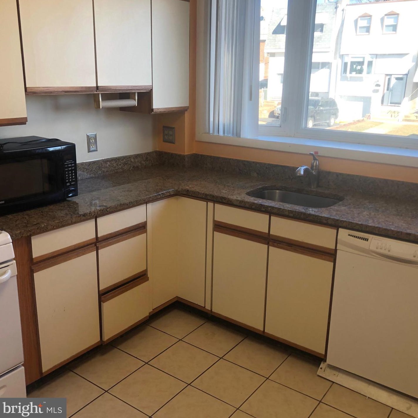 4244 Lawnside Rd, Philadelphia, PA 19154-2804