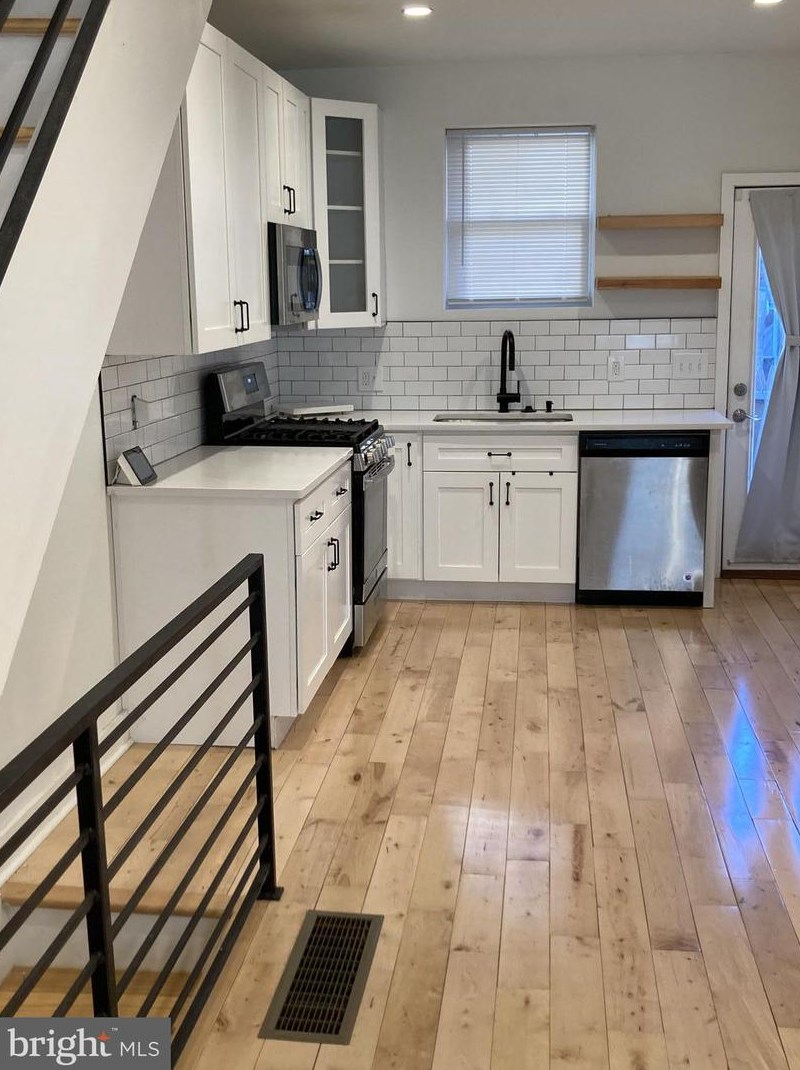 1502 Myrtlewood St, Philadelphia PA  19121-3634 exterior