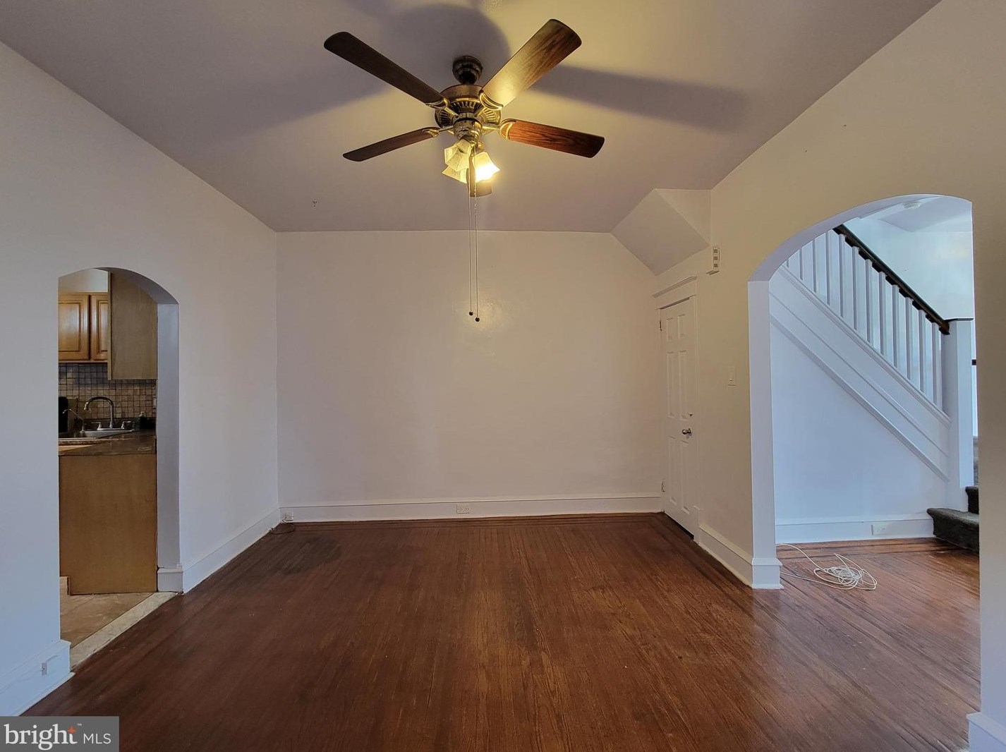 549 W Duncannon Ave, Philadelphia, PA 19120
