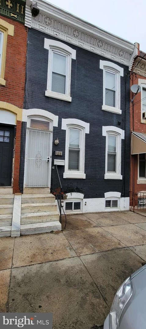 1139 Somerset St, Philadelphia, PA 19133-1222