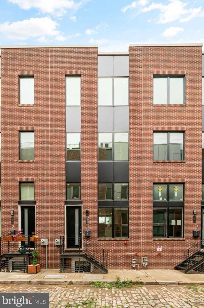 1317 Capitol St, Philadelphia, PA 19146-4306