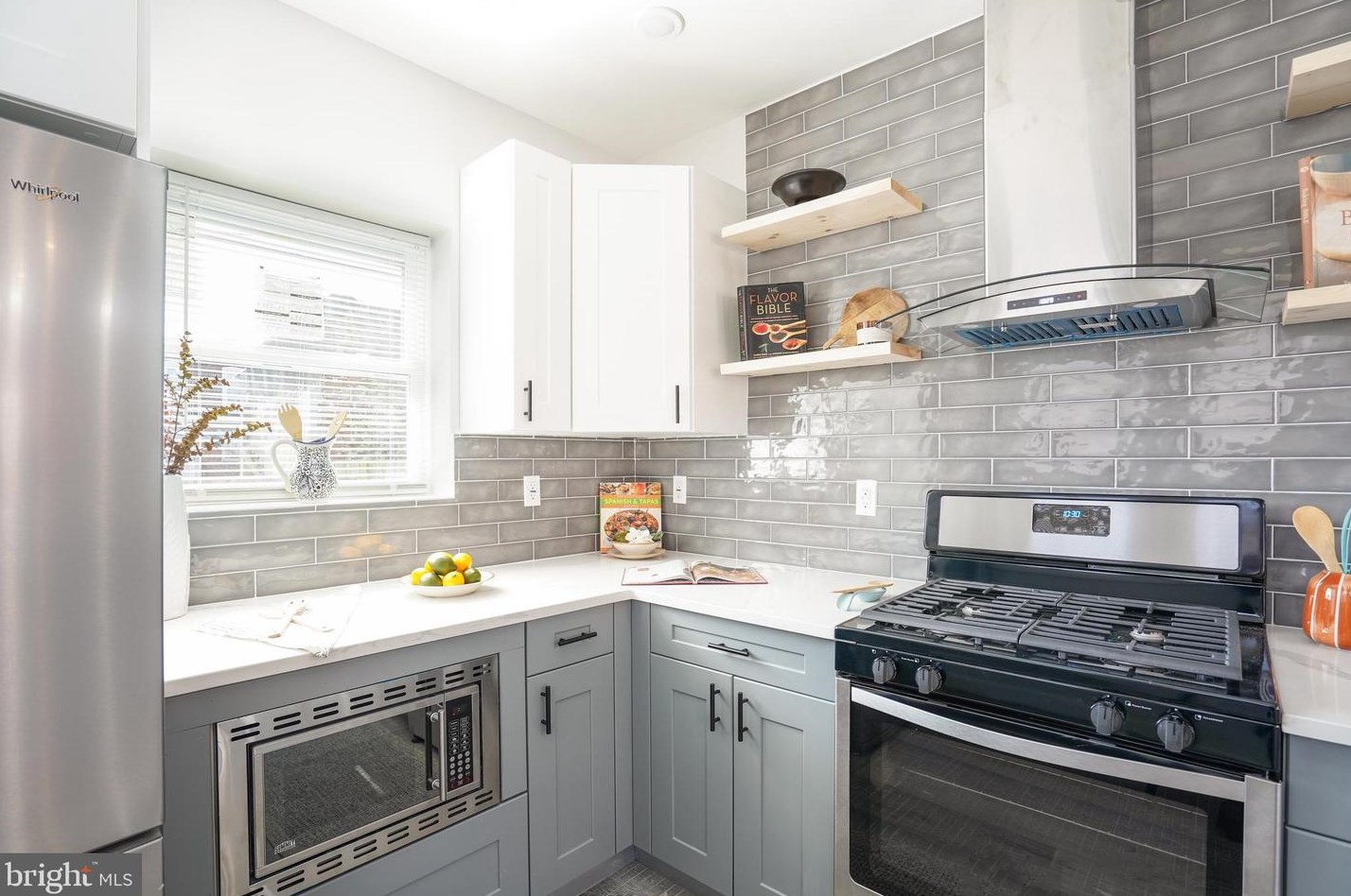 543 Green Ln, Philadelphia PA  19128-2620 exterior
