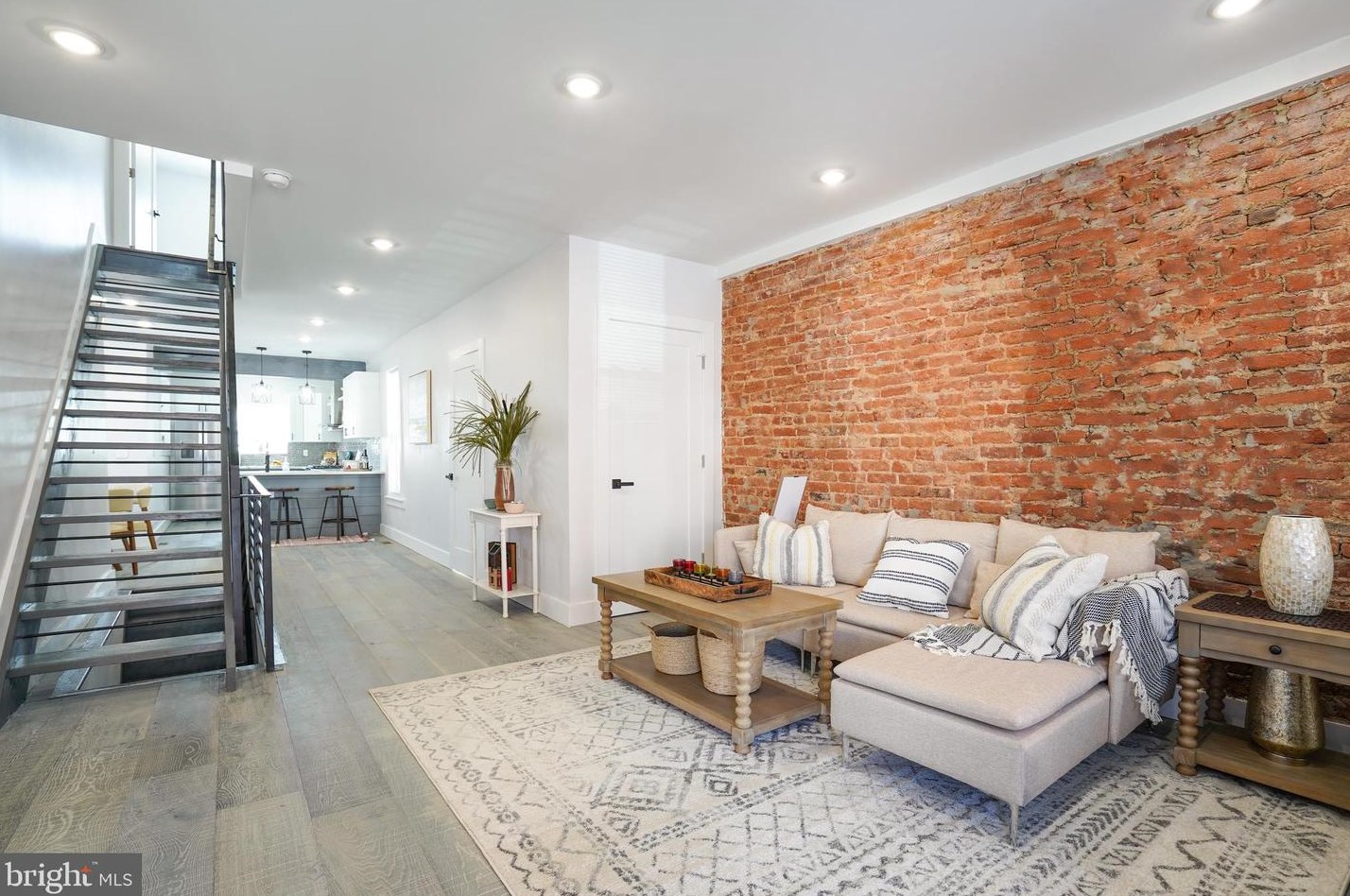 543 Green Ln, Philadelphia PA  19128-2620 exterior