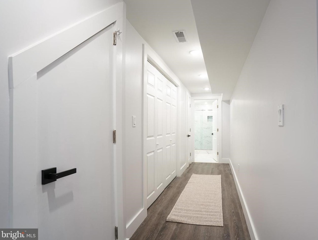 543 Green Ln, Philadelphia PA  19128-2620 exterior
