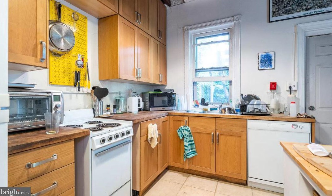 1118 47 St, Philadelphia PA 19131-1506 exterior