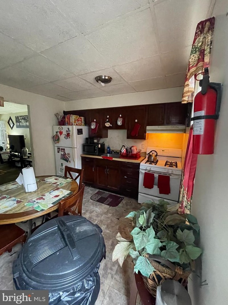 2819 Bailey St, Philadelphia PA  19132-2514 exterior