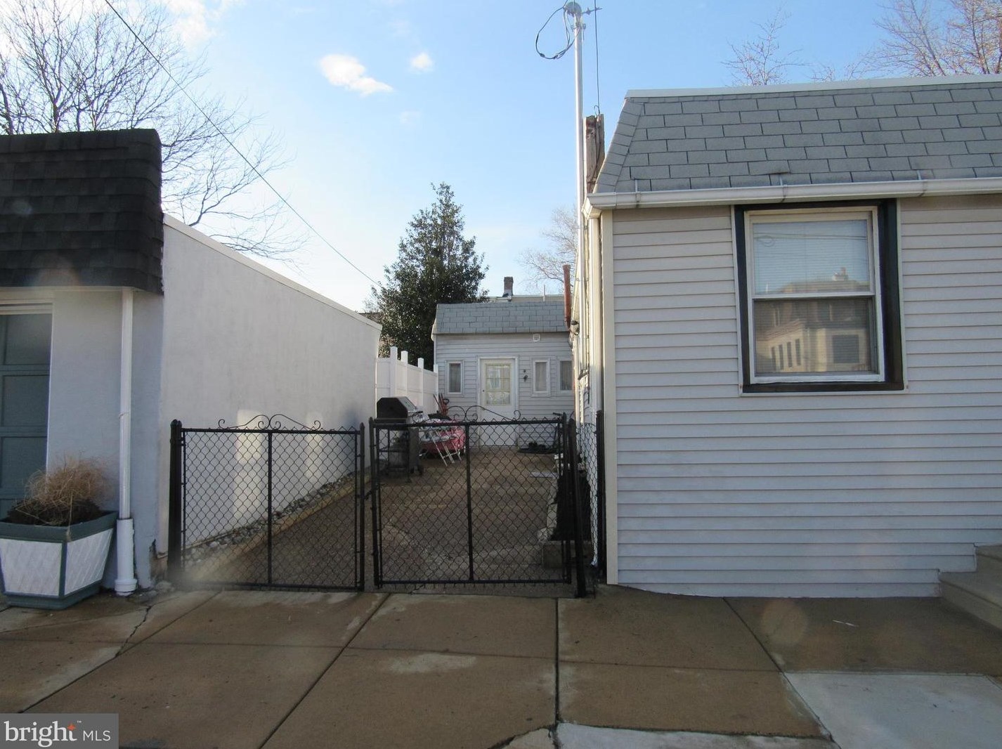 7012 Edmund St, Philadelphia, PA 19135-2013