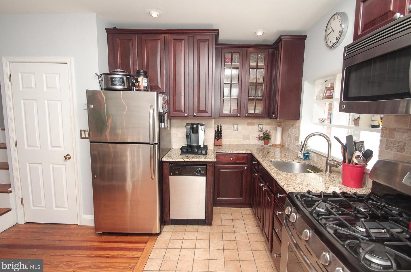 738 Mildred St, Philadelphia, PA 19147-2810