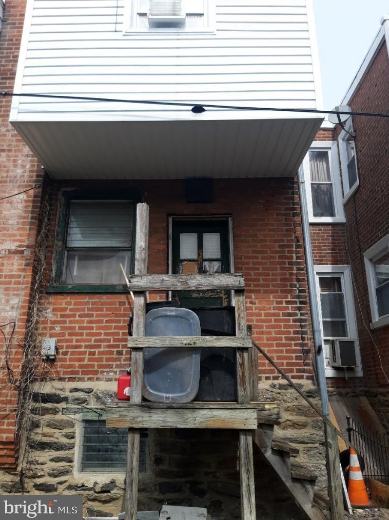 170 Roselyn St, Philadelphia, PA 19120-1952