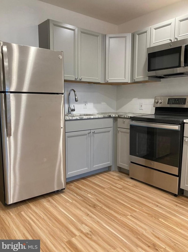 853 N 43rd St #2, Philadelphia, PA 19104