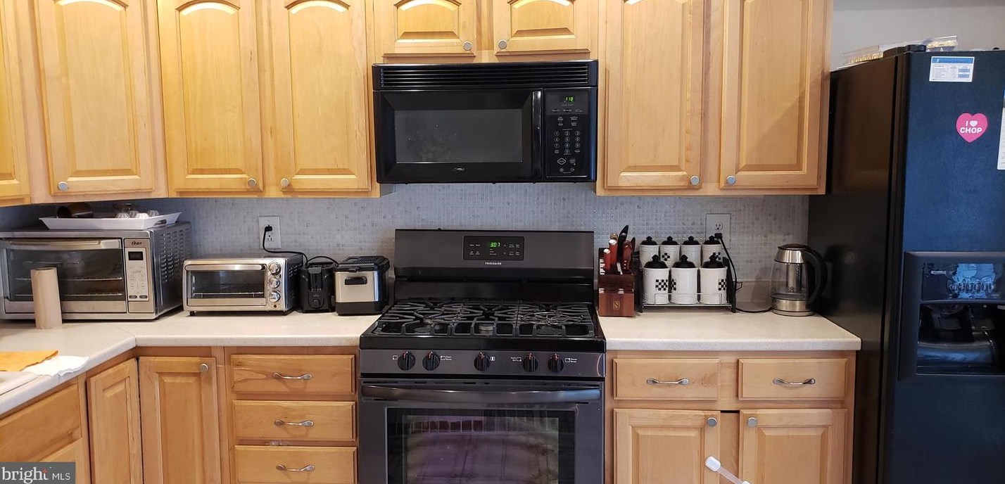 2810 73rd St, Philadelphia, PA 19153-2312