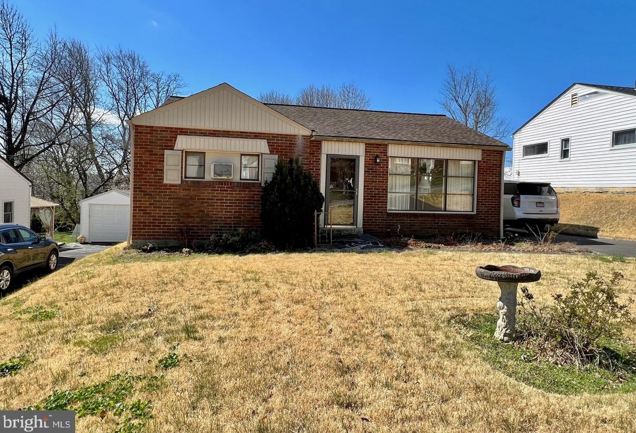 318 Maple Ave, Philadelphia, PA 19116-1042