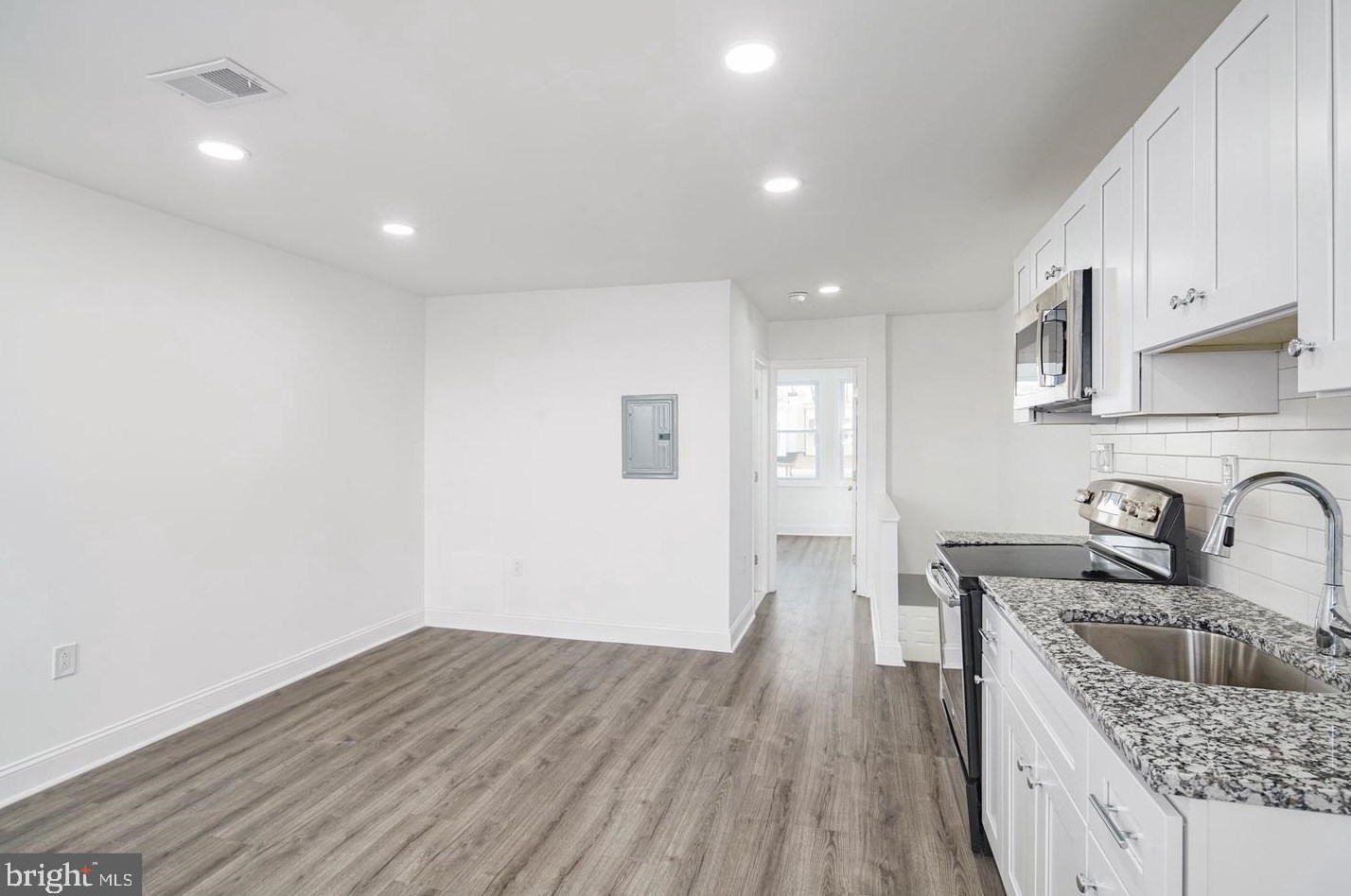 2420 S Edgewood St #2nd Fl, Philadelphia, PA 19142