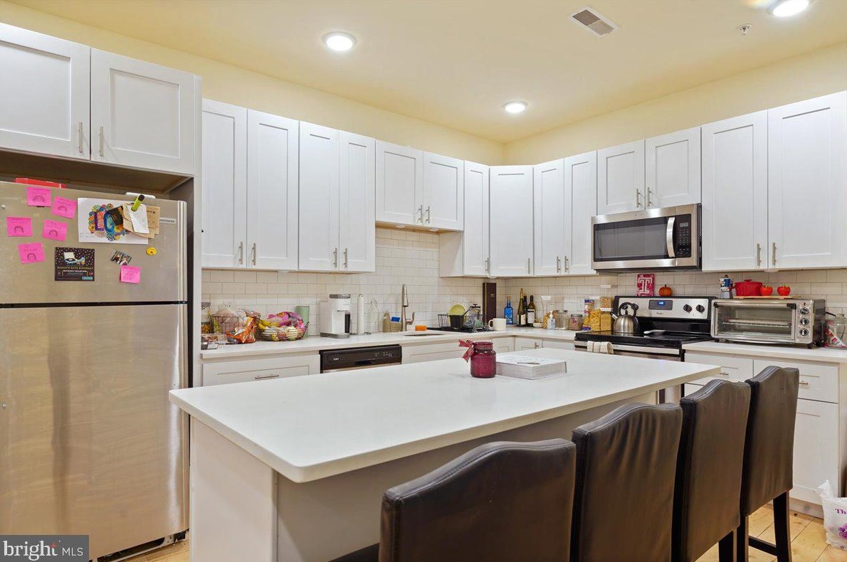 1945 Gratz St, Philadelphia, PA 19121-2221