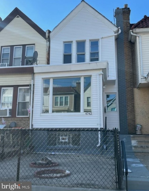 4742 Tampa St, Philadelphia, PA 19120-4622