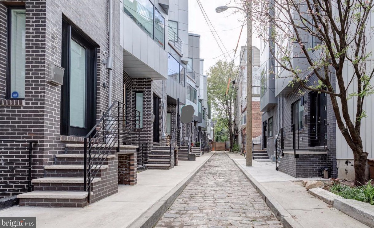827 Orkney St, Philadelphia, PA 19123-2135