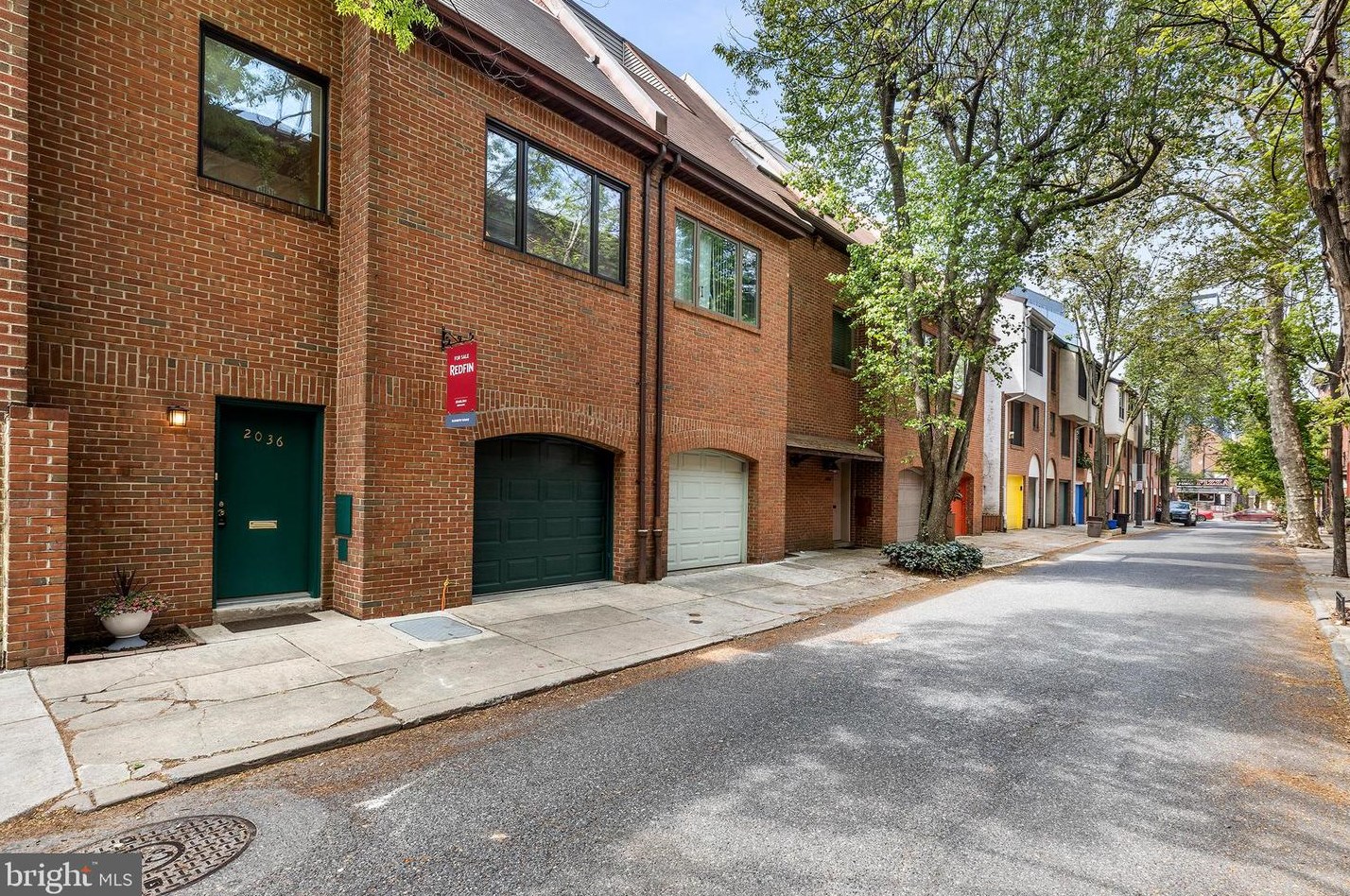 2036 Appletree St, Philadelphia PA  19103-1410 exterior