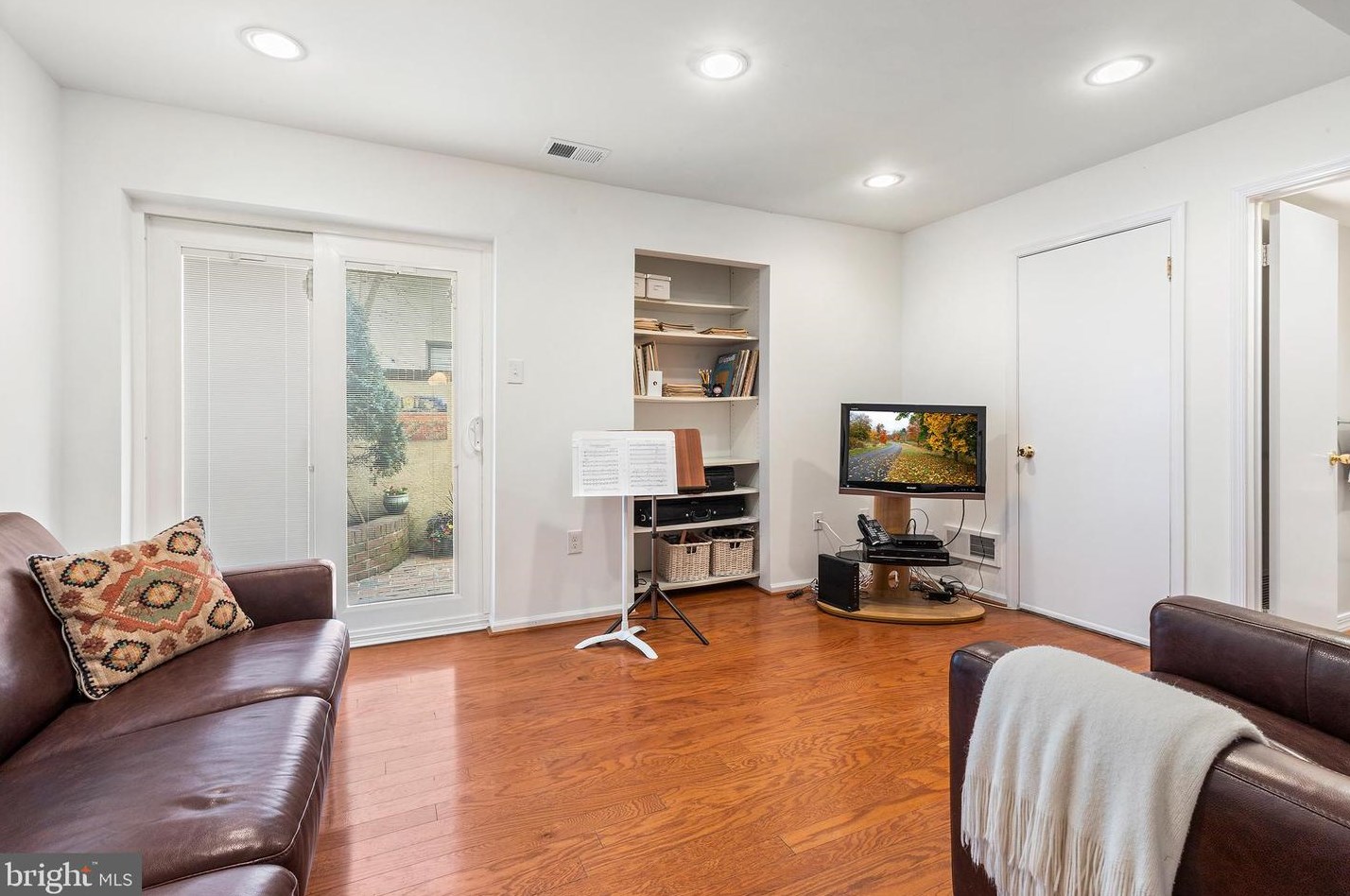 2036 Appletree St, Philadelphia PA  19103-1410 exterior