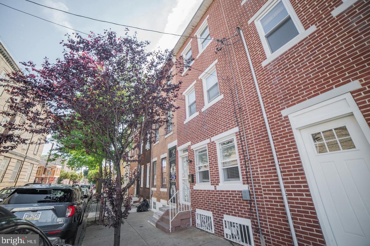 2517 Emerald St, Philadelphia, PA 19125-1327