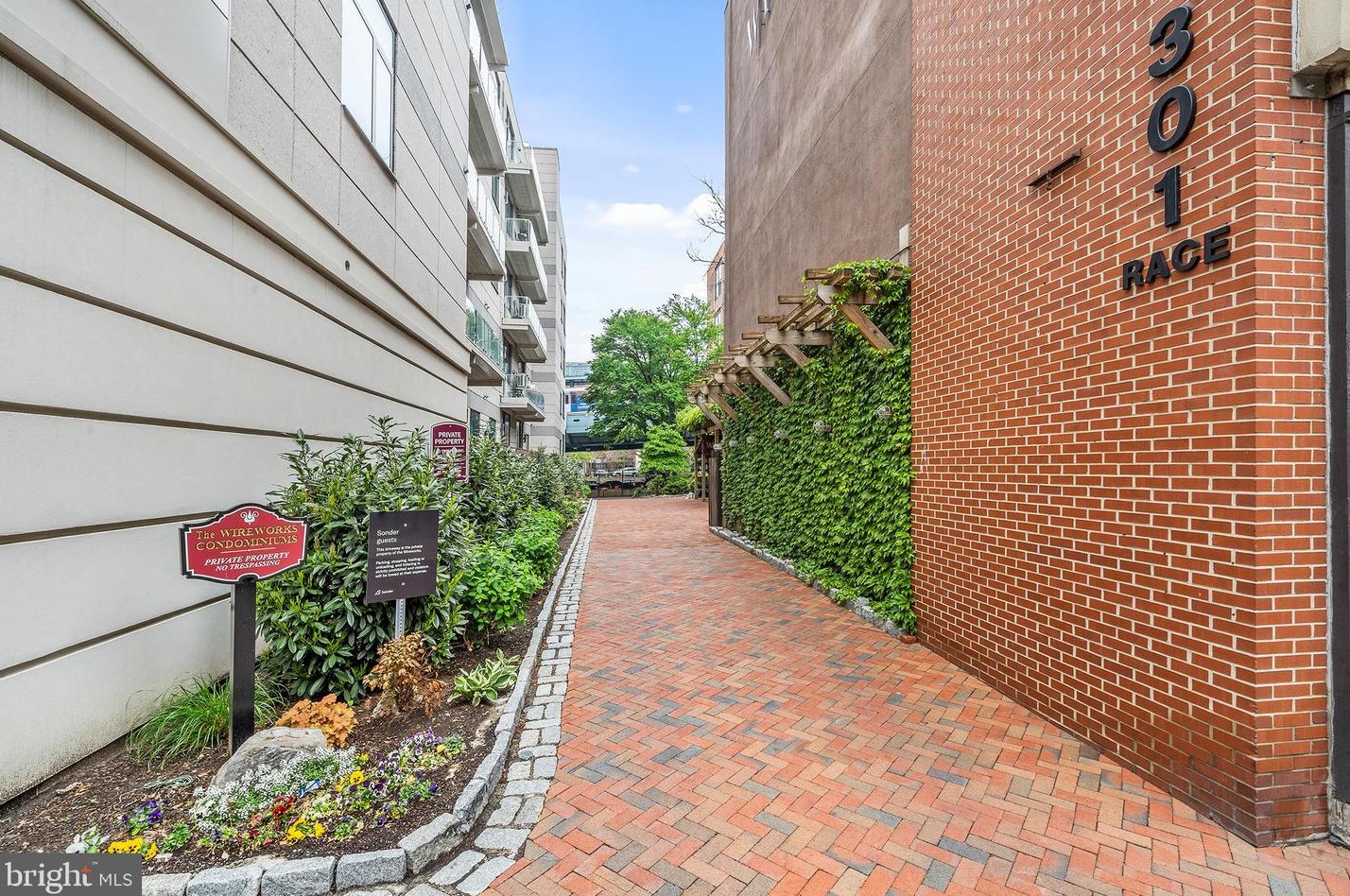 301 Race St Apt 312, Philadelphia, PA 19106