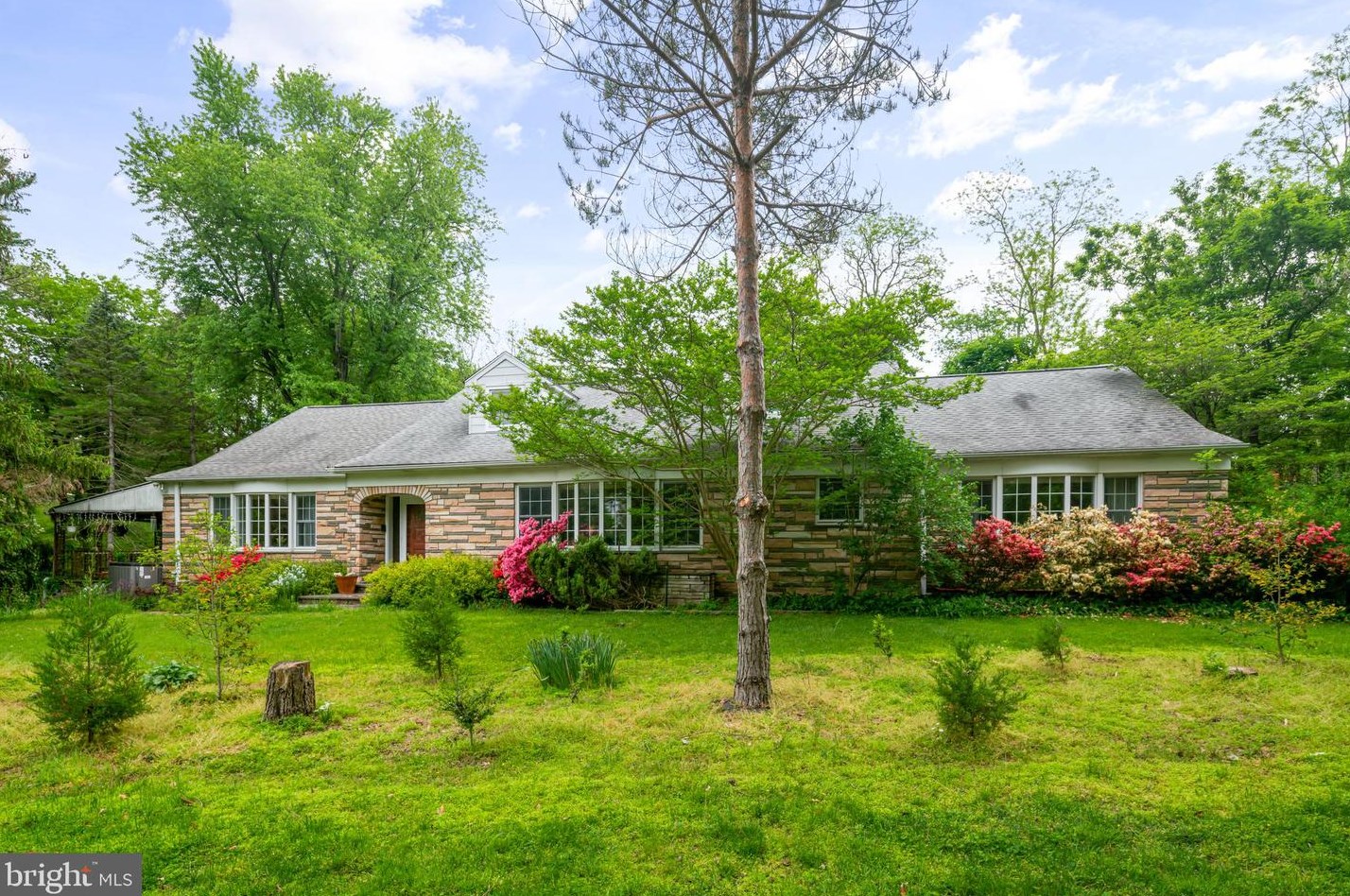 101 Moredun Rd, Philadelphia, PA 19115-4403