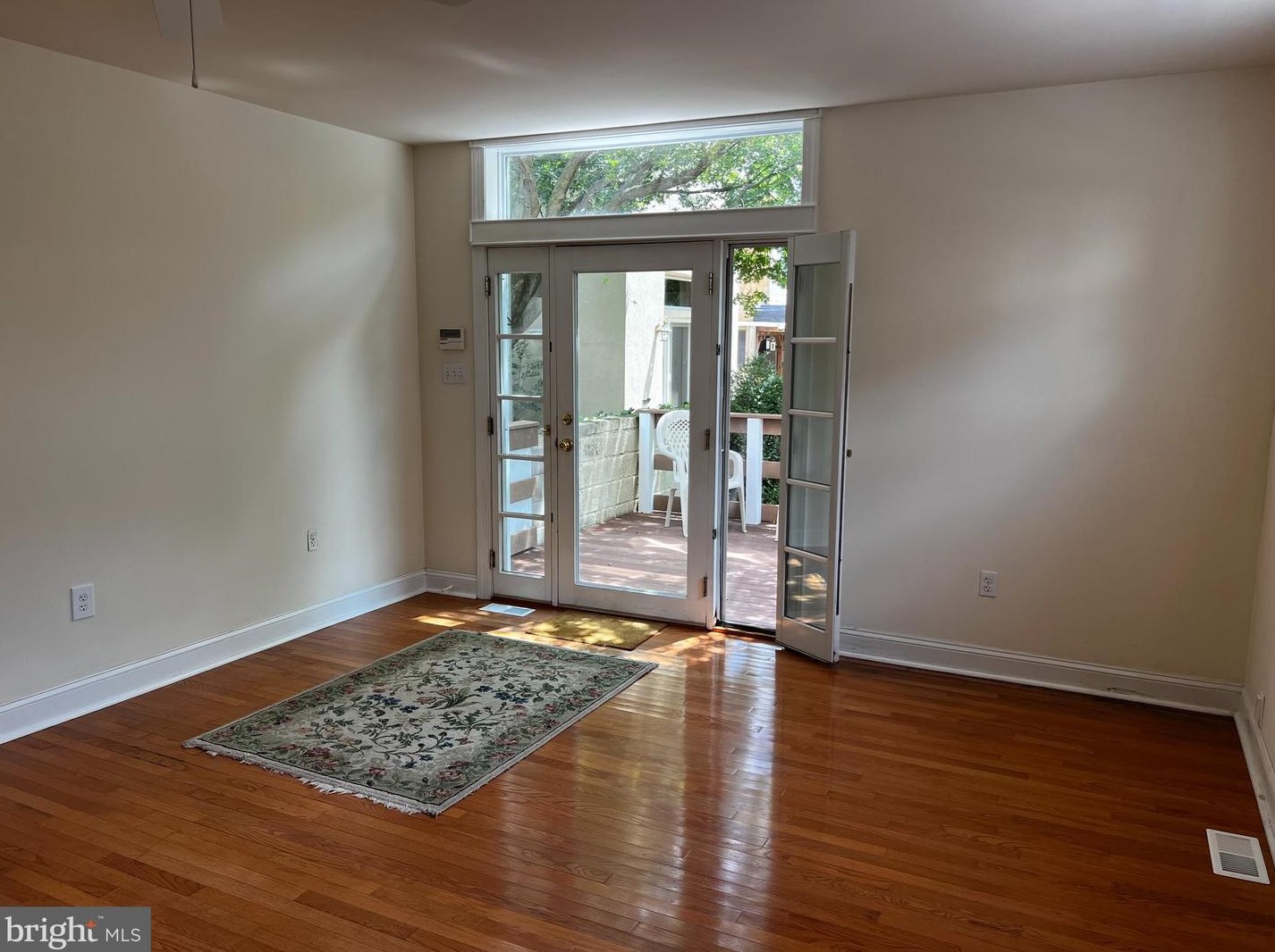 460 Thompson St, Philadelphia, PA 19125-3323