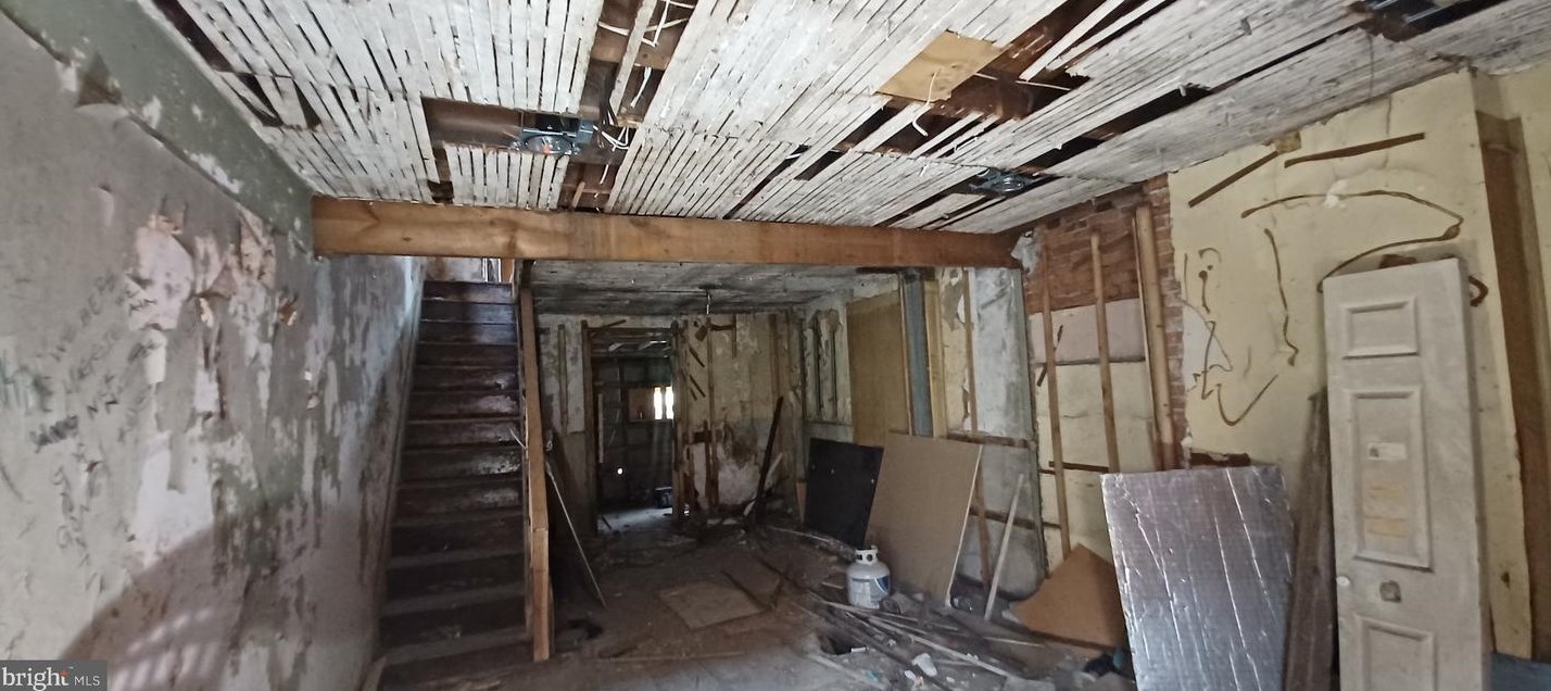 2621 Sartain St, Philadelphia, PA 19133-1411