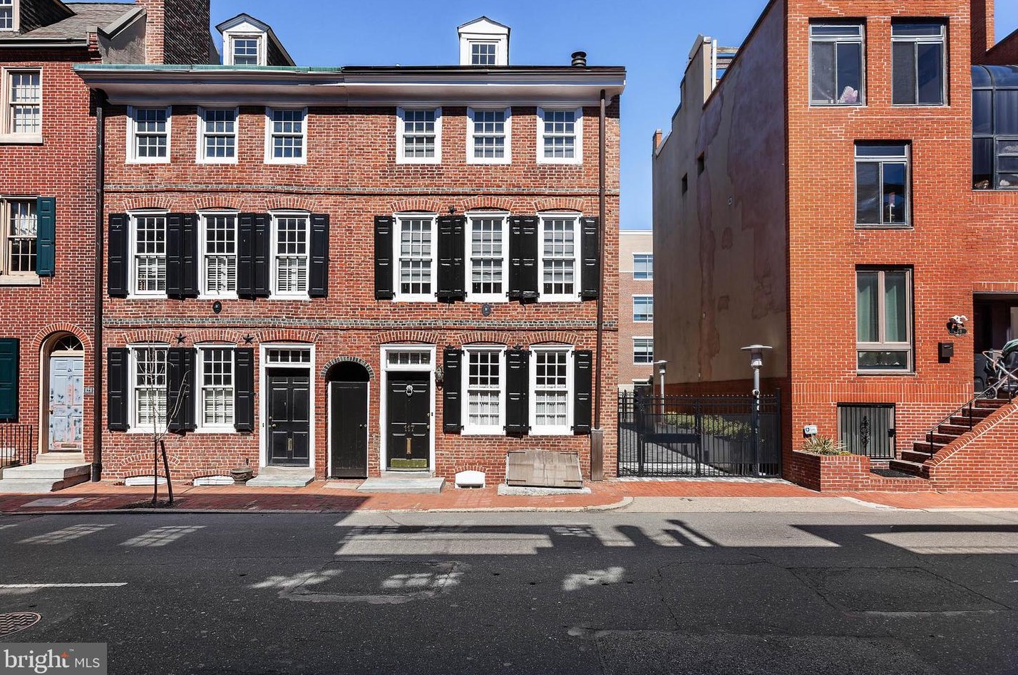 117 Lombard St, Philadelphia, PA 19147-1601