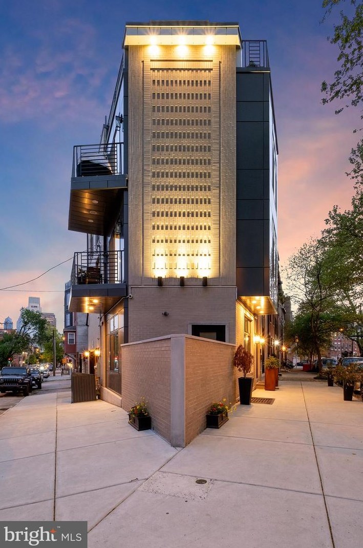 1802 Francis St, Philadelphia, PA 19130-2111
