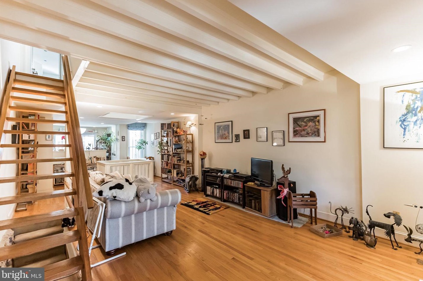 864 Corinthian Ave, Philadelphia PA 19130-1406 exterior