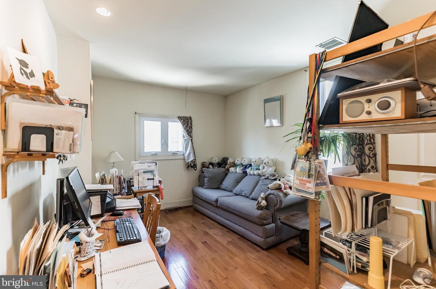 864 Corinthian Ave, Philadelphia PA 19130-1406 exterior