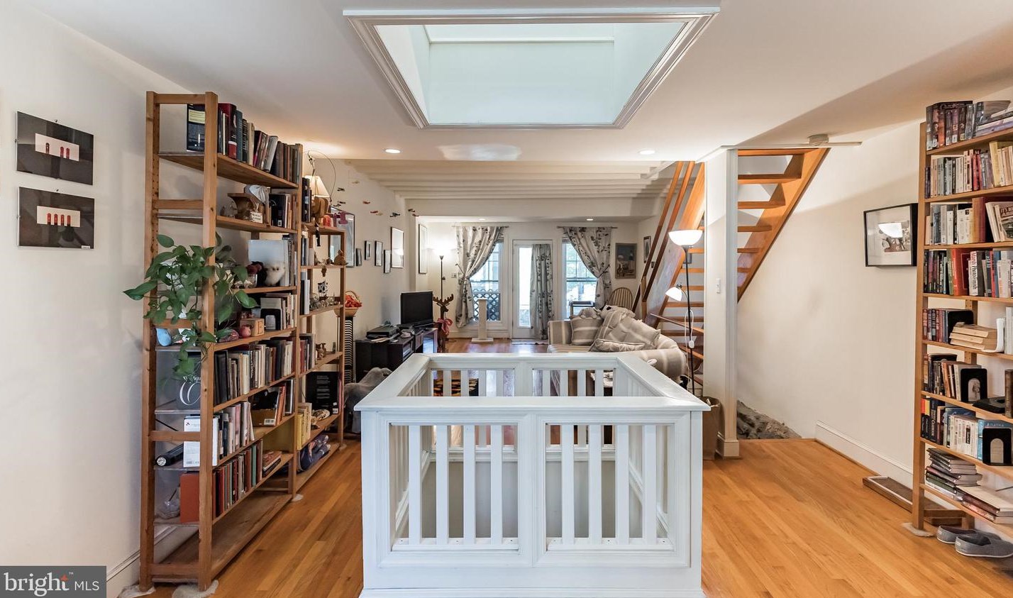 864 Corinthian Ave, Philadelphia PA 19130-1406 exterior