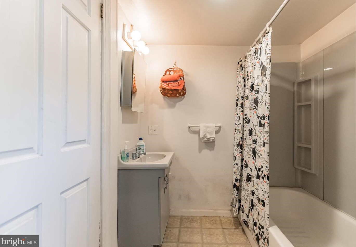 864 Corinthian Ave, Philadelphia PA 19130-1406 exterior