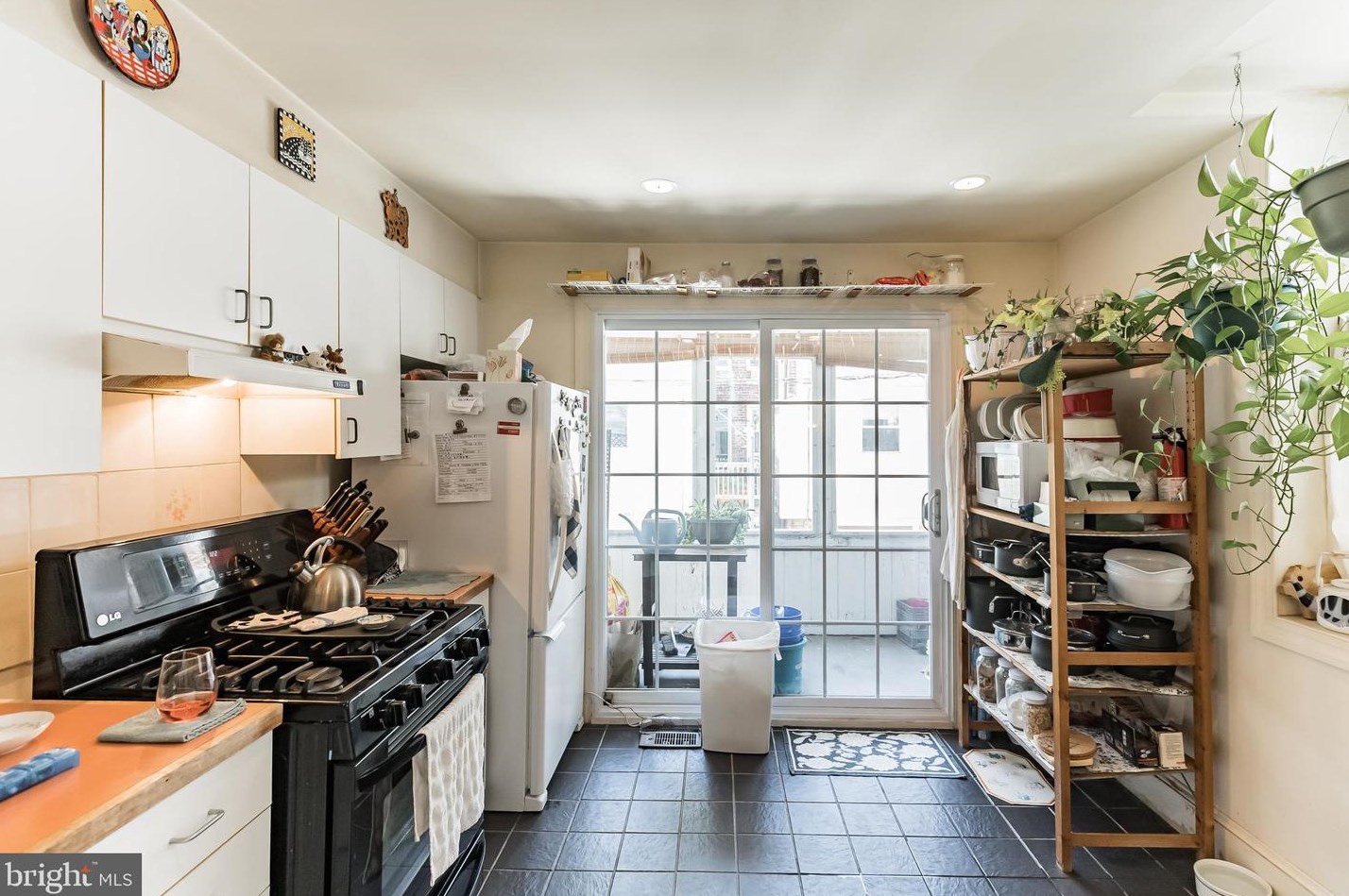 864 Corinthian Ave, Philadelphia PA 19130-1406 exterior