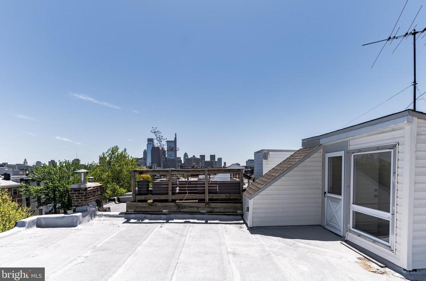 864 Corinthian Ave, Philadelphia PA 19130-1406 exterior