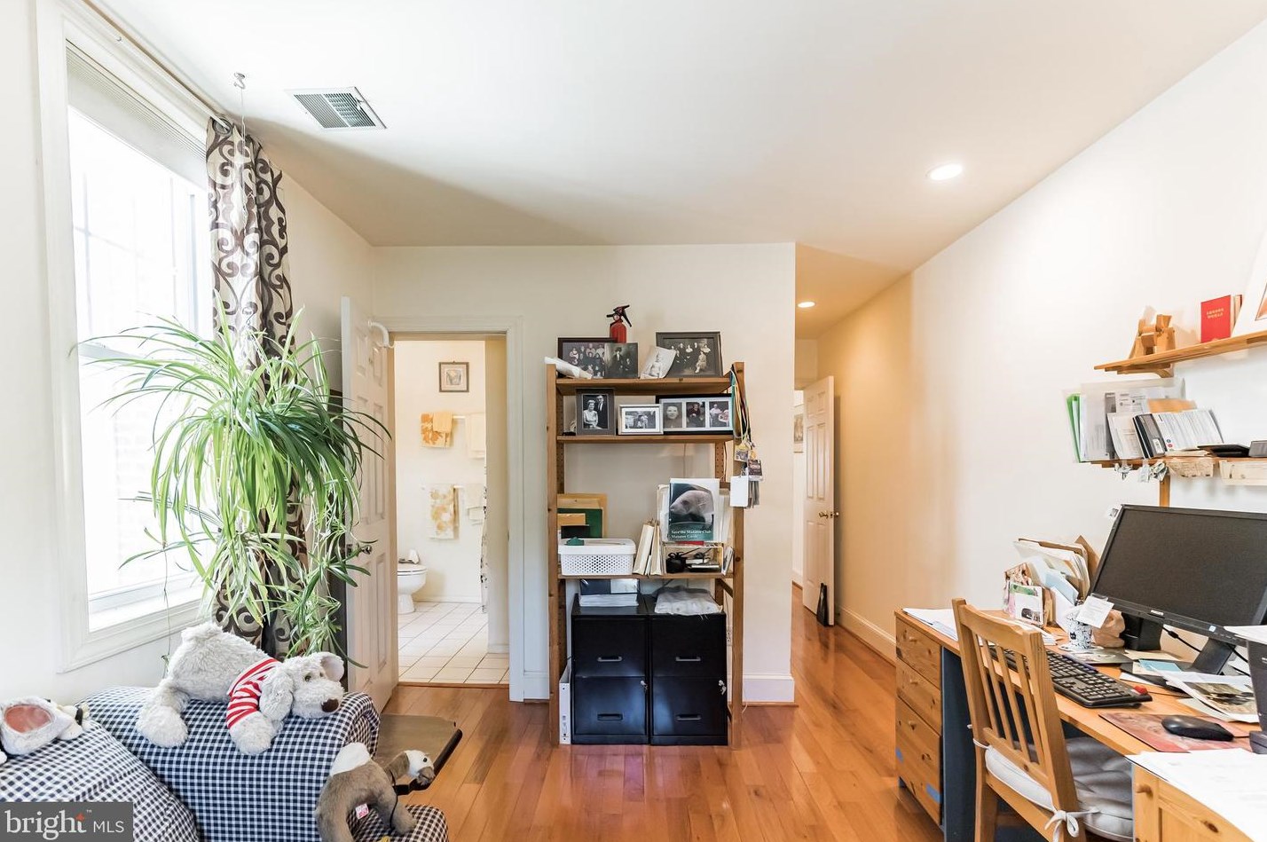 864 Corinthian Ave, Philadelphia PA 19130-1406 exterior