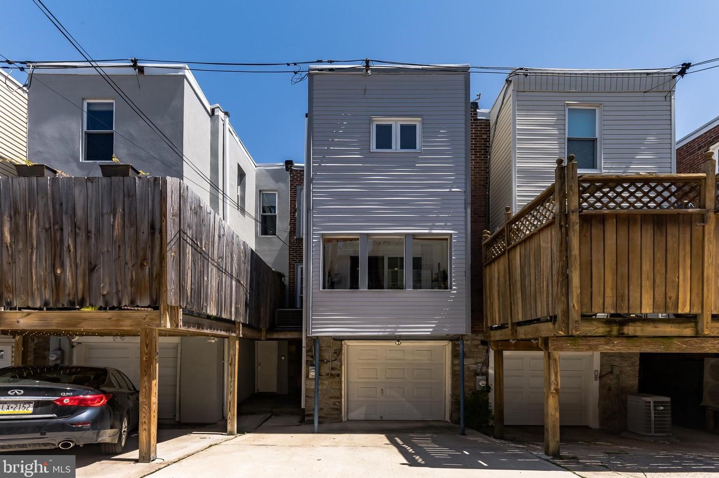 864 Corinthian Ave, Philadelphia PA 19130-1406 exterior