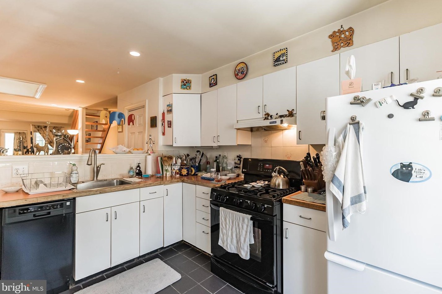 864 Corinthian Ave, Philadelphia PA 19130-1406 exterior