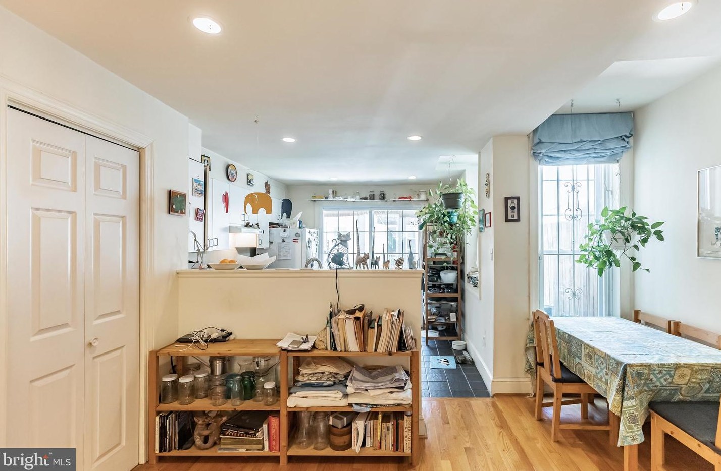 864 Corinthian Ave, Philadelphia PA 19130-1406 exterior