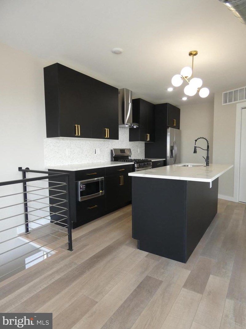 2151 Cross St, Philadelphia, PA 19146