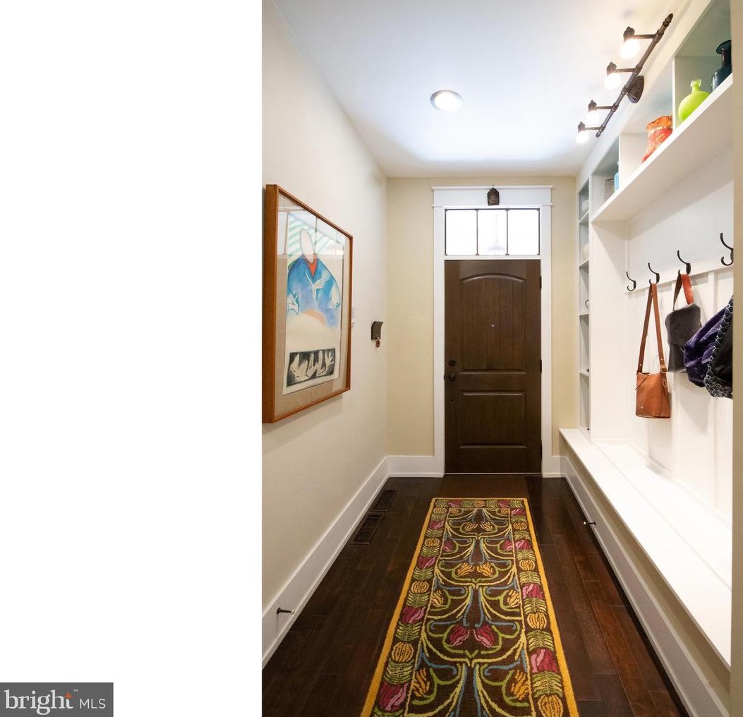 514 Darien St, Philadelphia, PA 19147-1307