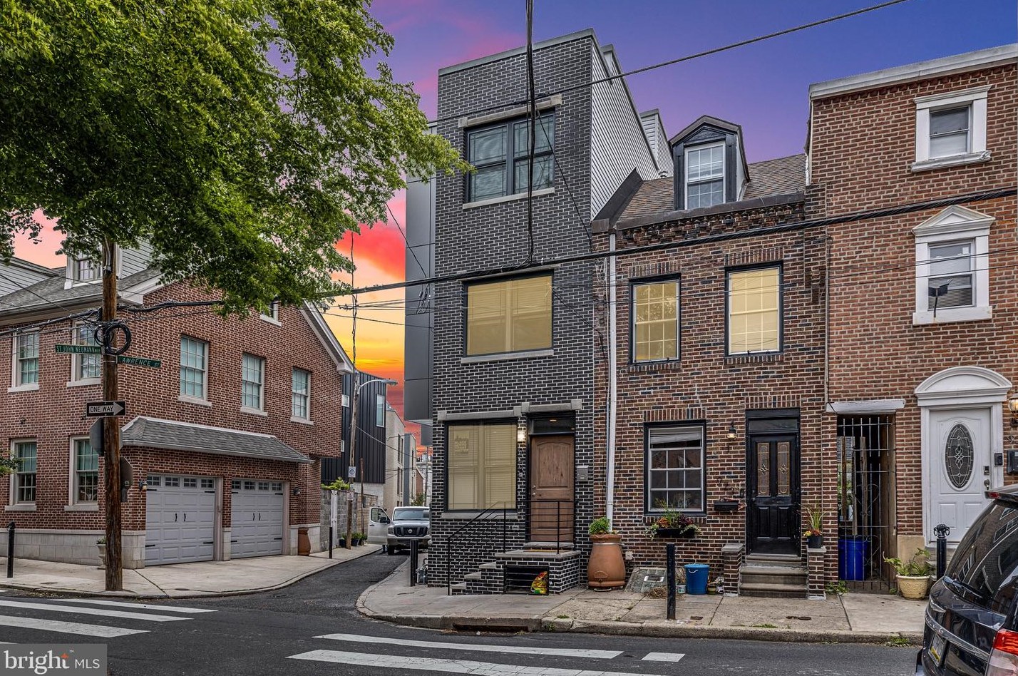925 Lawrence St, Philadelphia, PA 19123-1439