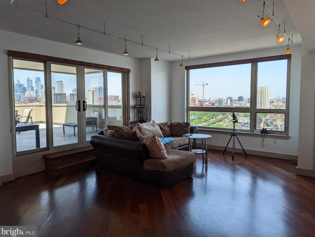 717 S Columbus Blvd #1401, Philadelphia, PA 19147