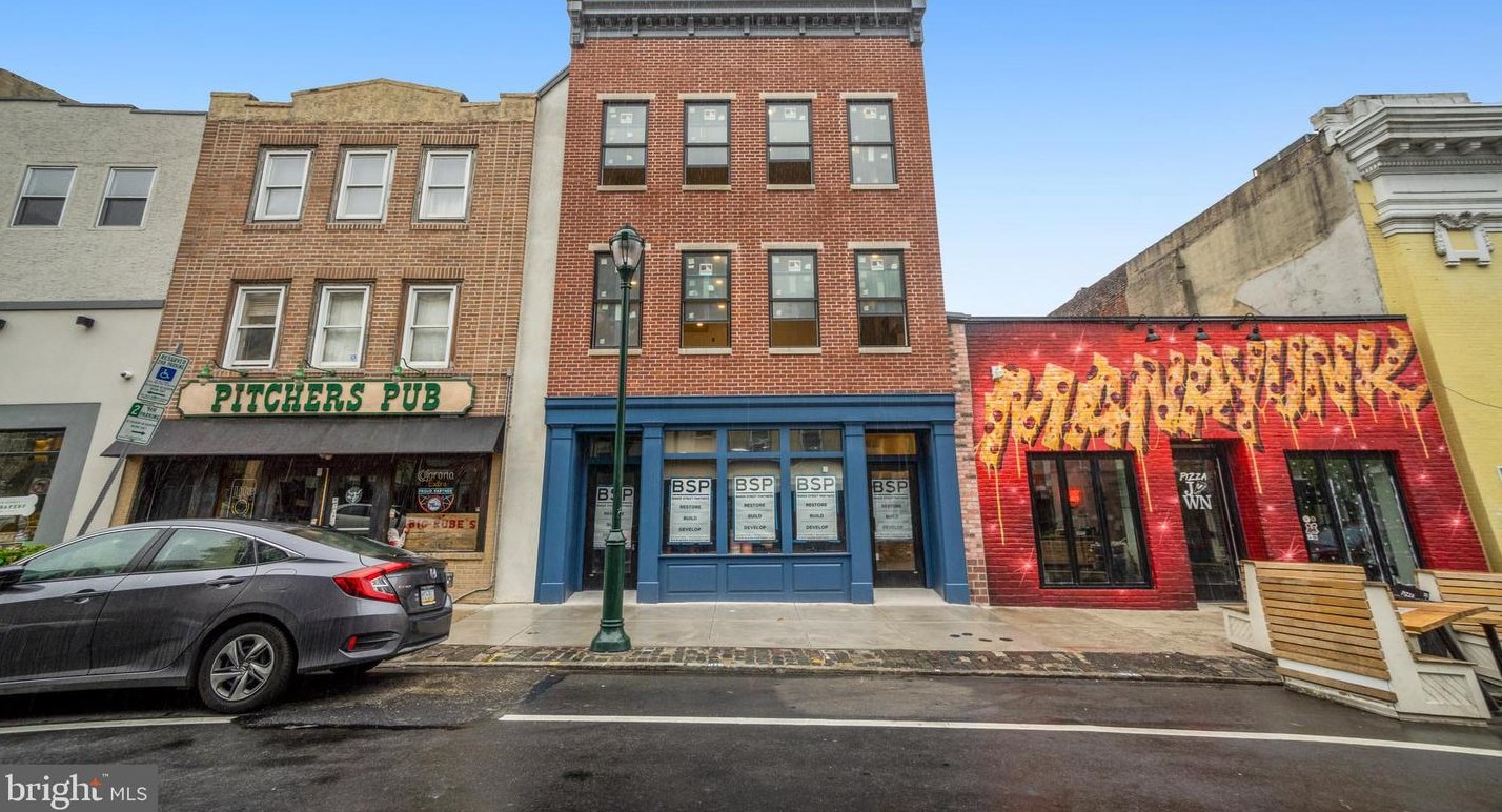 4328 Main St, Philadelphia, PA 19127-1421