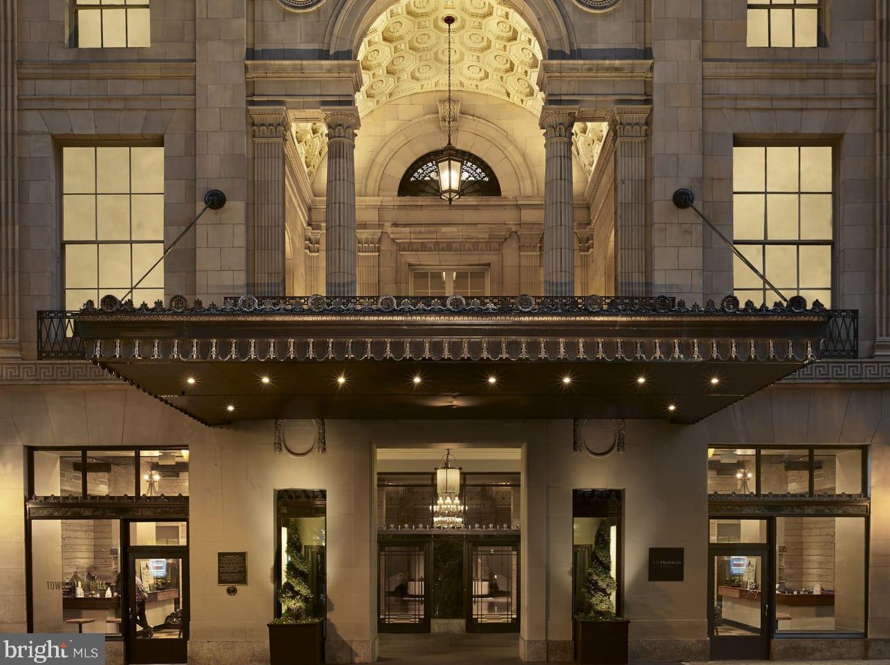 838 Chestnut St, Philadelphia PA  19107-4414 exterior
