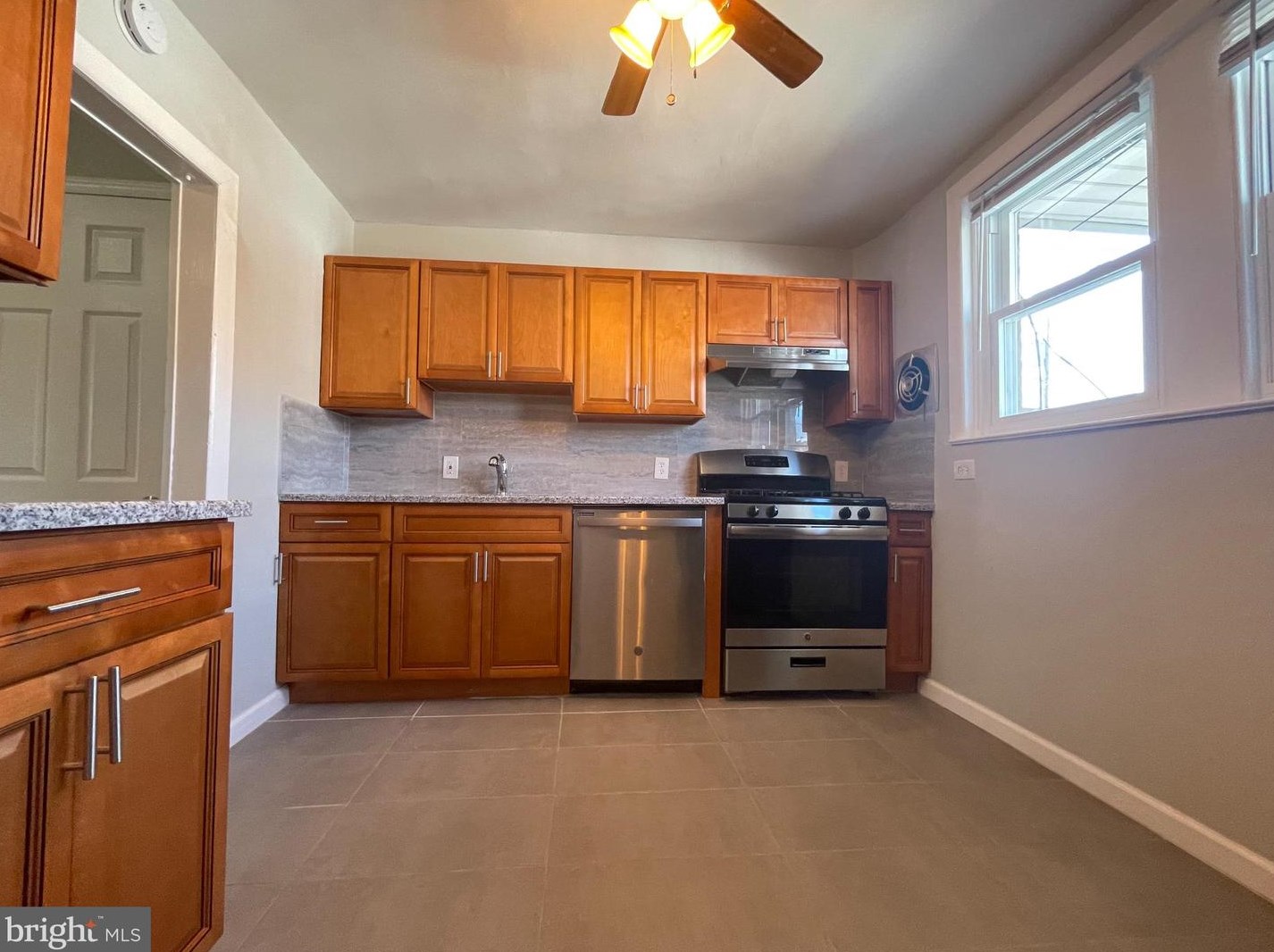 947 Anchor St, Philadelphia PA  19124-1035 exterior