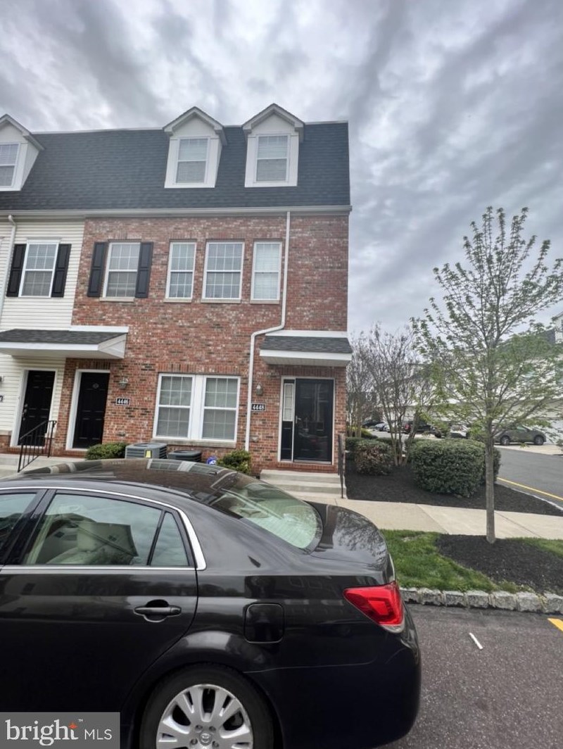 4448 Driftwood Dr, Philadelphia, PA 19129-1783
