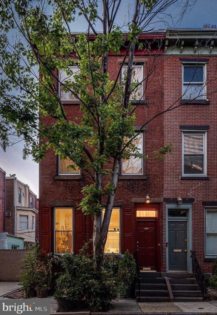 2051 Appletree St, Philadelphia, PA 19103-1409