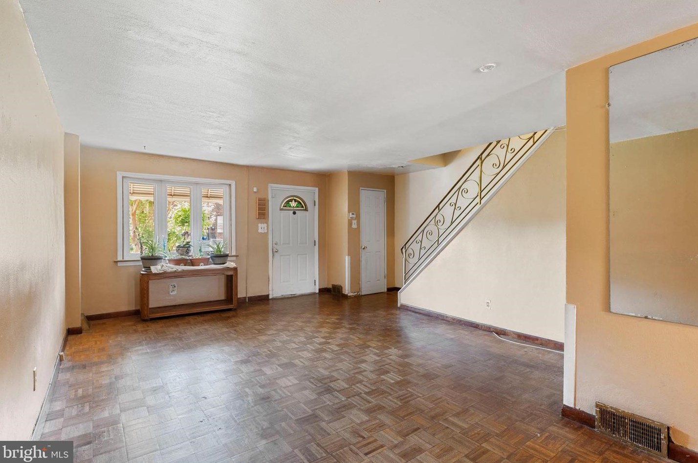 1541 Jefferson Ln, Philadelphia PA  19122-3413 exterior